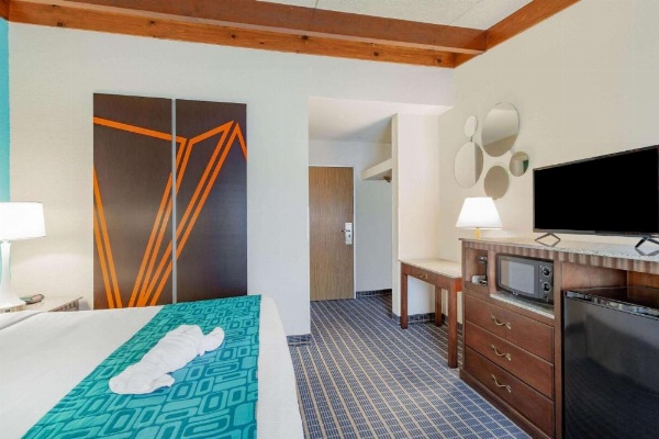 Howard Johnson by Wyndham Bangor image 14