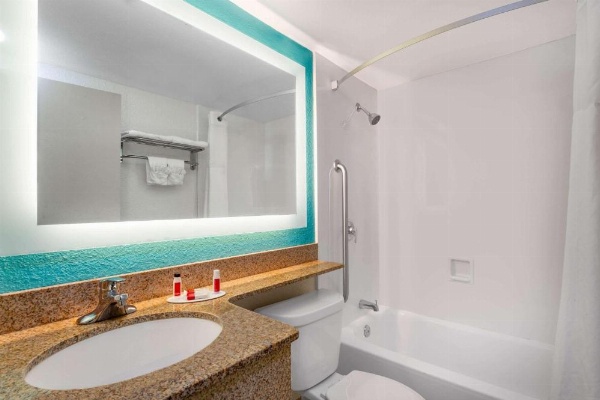 Howard Johnson by Wyndham Bangor image 15