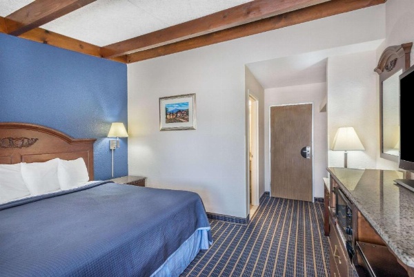 Howard Johnson by Wyndham Bangor image 9